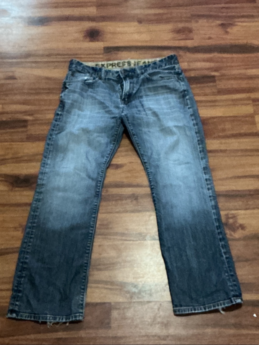 Express Men’s Faded Blue Relaxed Jeans slim sz 32 X 30 great condition